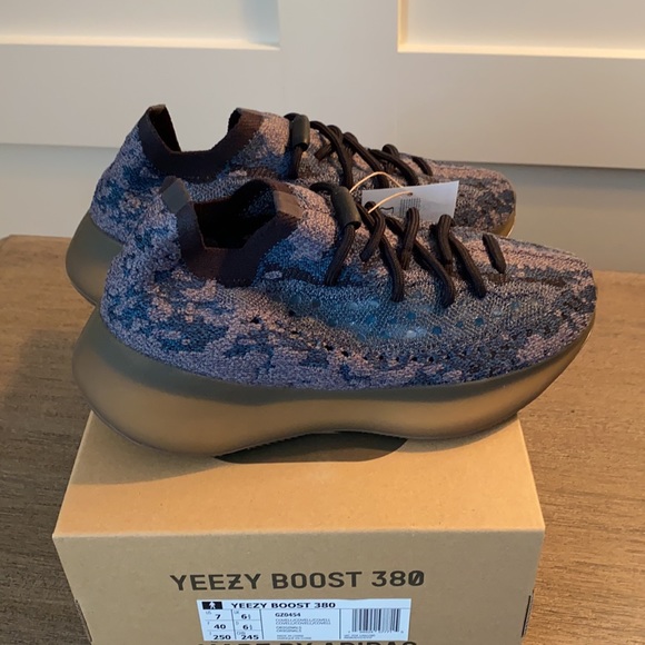 YEEZY BOOST 380 size US 7 Men’s - Picture 5 of 8